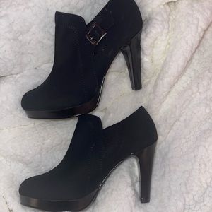 Fioni black ankle booties